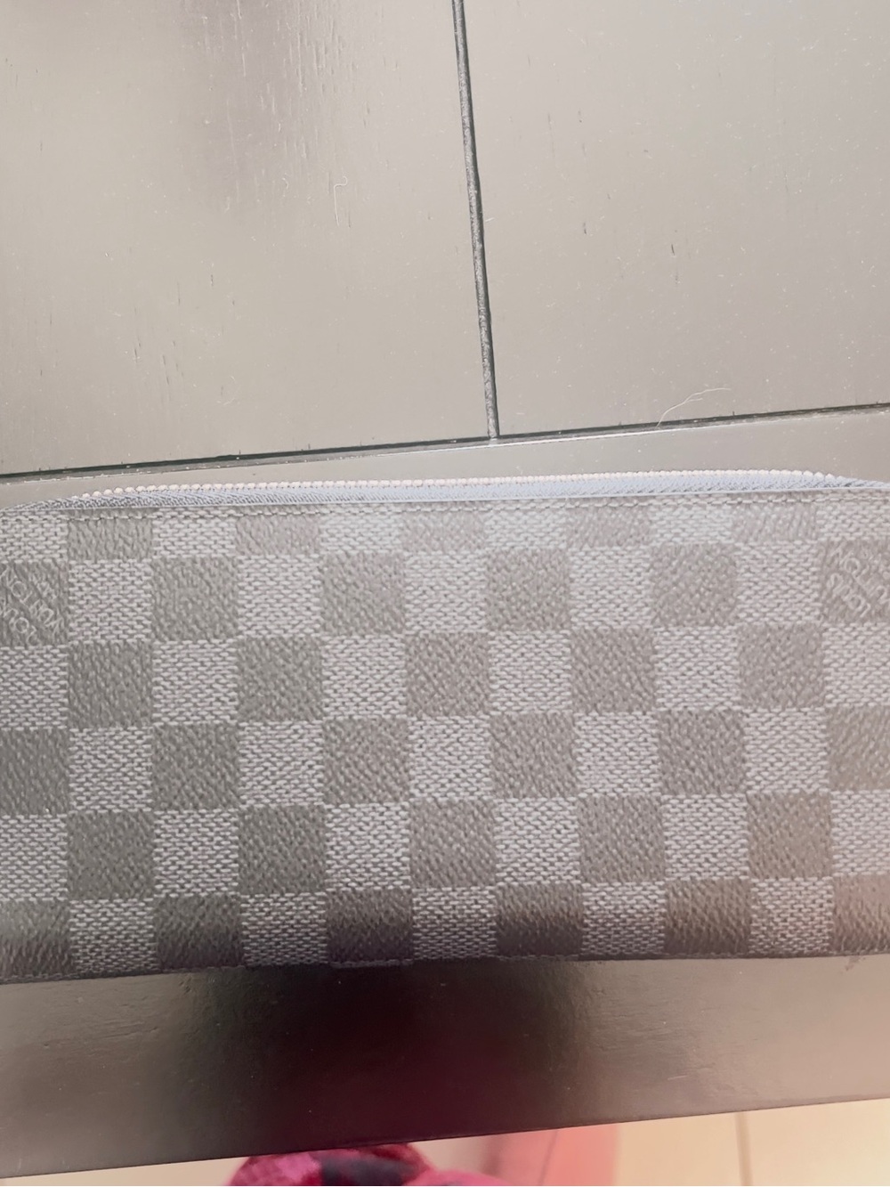 Louis Vuitton Damier Zippy Pull wallet EUC
